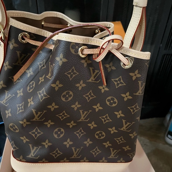 Louis Vuitton Monogram Petit Noe bucket bag - Picture 10 of 13